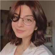 laureata in materie umanistiche e con diploma in lingue fornisce lezioni e ripetizioni per persone dalle elementari alle superiori